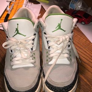 Jordan 3 light gray